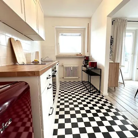 Cozy-livings/ Metro, Parking Slot, Balcony&kitchen Apartment