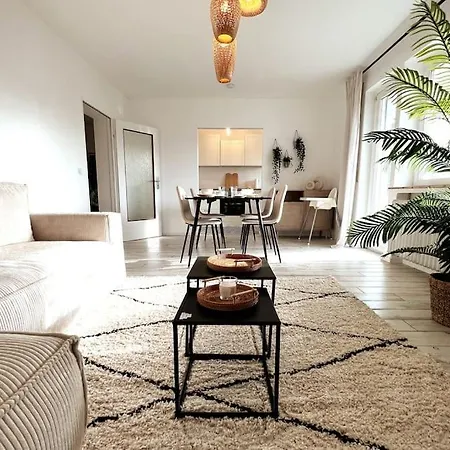 Cozy-livings/ Metro, Parking Slot, Balcony&kitchen Apartment *
